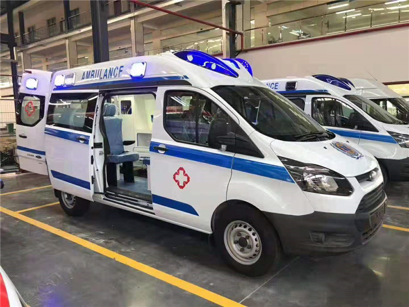 福特V362新全順短軸中頂救護(hù)車(chē)