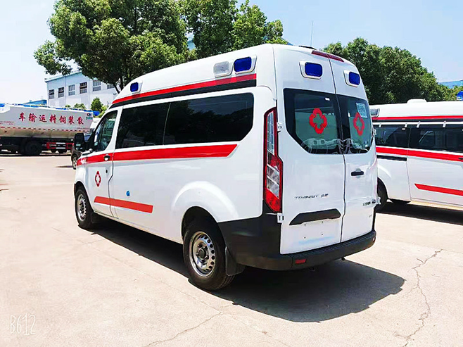 福特全順中軸柴油版運(yùn)輸型救護(hù)車