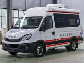 依維柯移動(dòng)式疫苗接種車，可下鄉(xiāng)鎮(zhèn)
