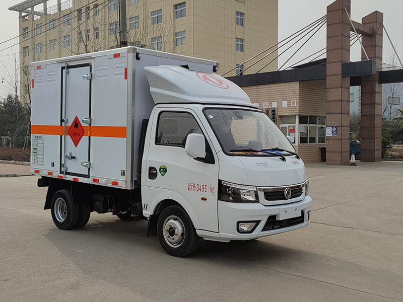 東風(fēng)途逸易燃液體（汽油）廂式運(yùn)輸車(chē)