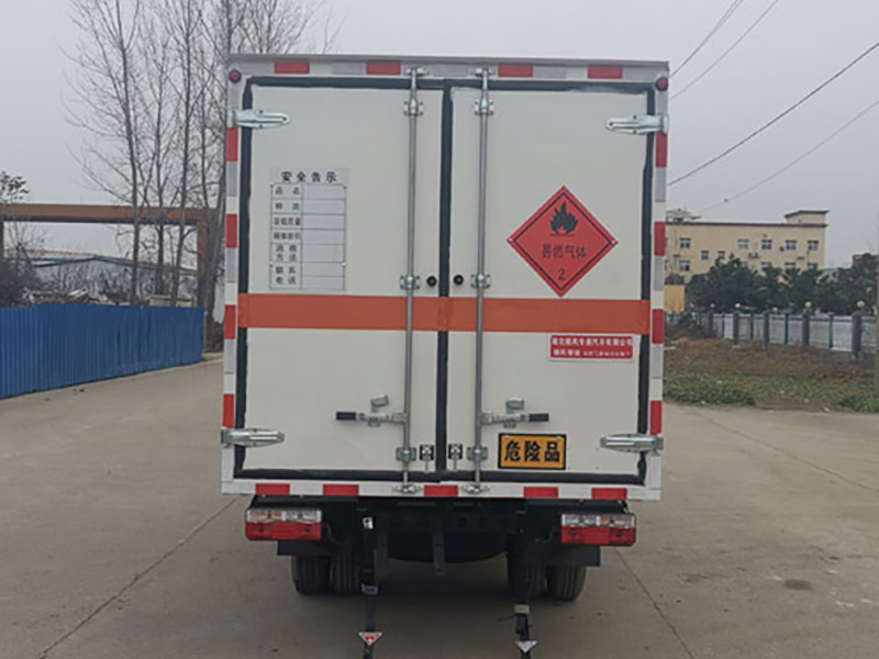 東風(fēng)途逸易燃液體（汽油）廂式運(yùn)輸車(chē)