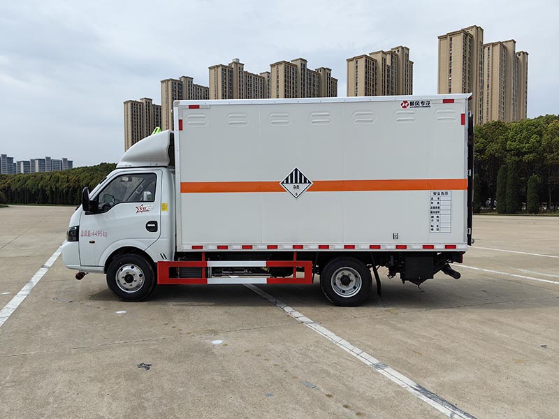 廂式東風(fēng)大途逸 氣剎斷氣剎 4米危險品廂式運(yùn)輸車