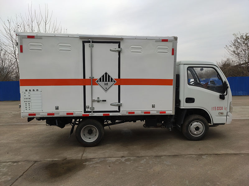 躍進汽油后雙輪危險品廂車